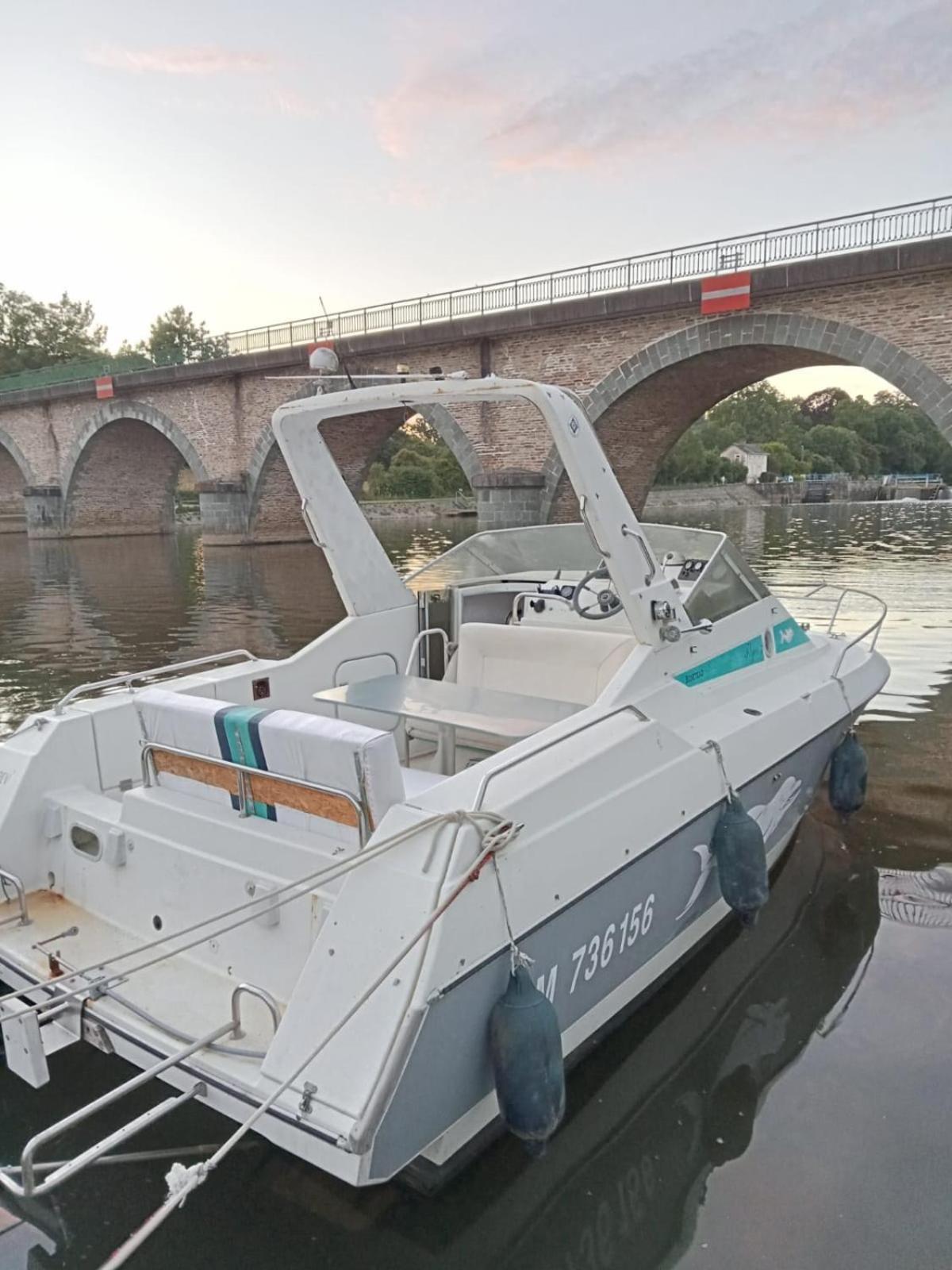 Bateau-Gite Sur Le Halage De La Mayenne L'Huisserie Екстер'єр фото